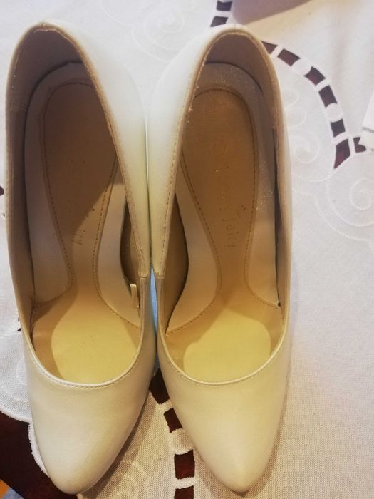 Buty czółenka rozmiar 35 kolor kremowo-perłowy