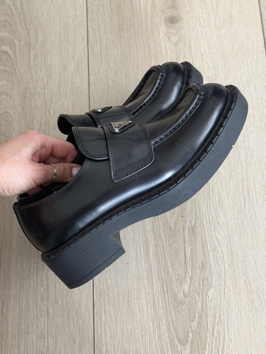 Skórzane loafersy Prada, rozmiar 38 (24 cm)