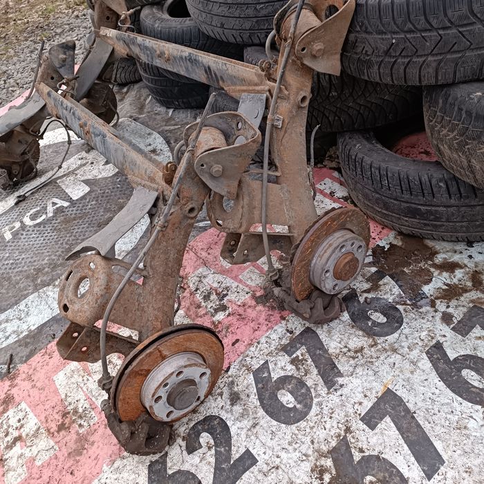 Задня Балка,супорта,цапфа  Skoda Octavia Tour