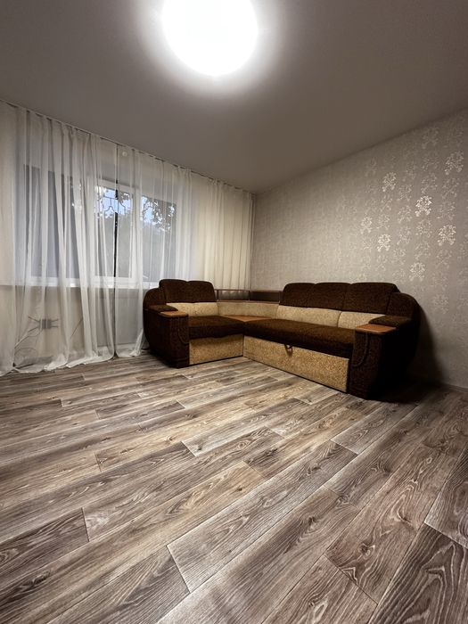 Вільна    Критий ринок Двокімнатна  Квартира  2 кімнати подобово