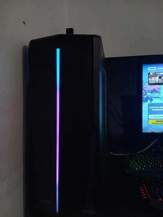 Setup Gamer Completo – PC Desktop + Teclados + Mouse + Monitor –