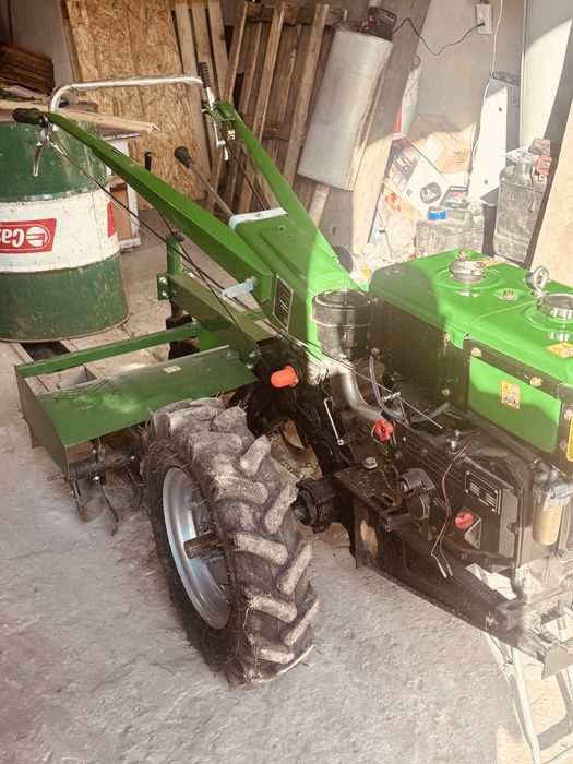 Продам мотоблок 8
