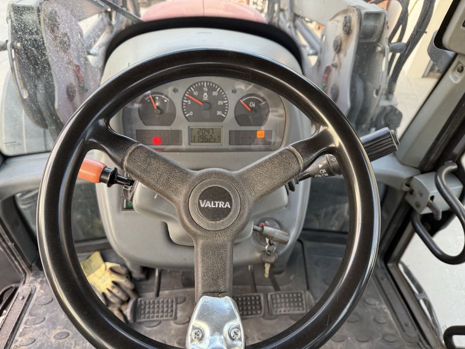 Valtra N92 com carregador MX