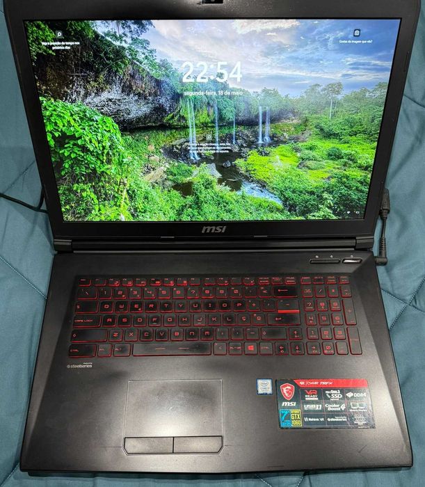 MSI GL72VR com i7-7700HQ, 16GB RAM, SSD + HDD e GTX 1060 6GB