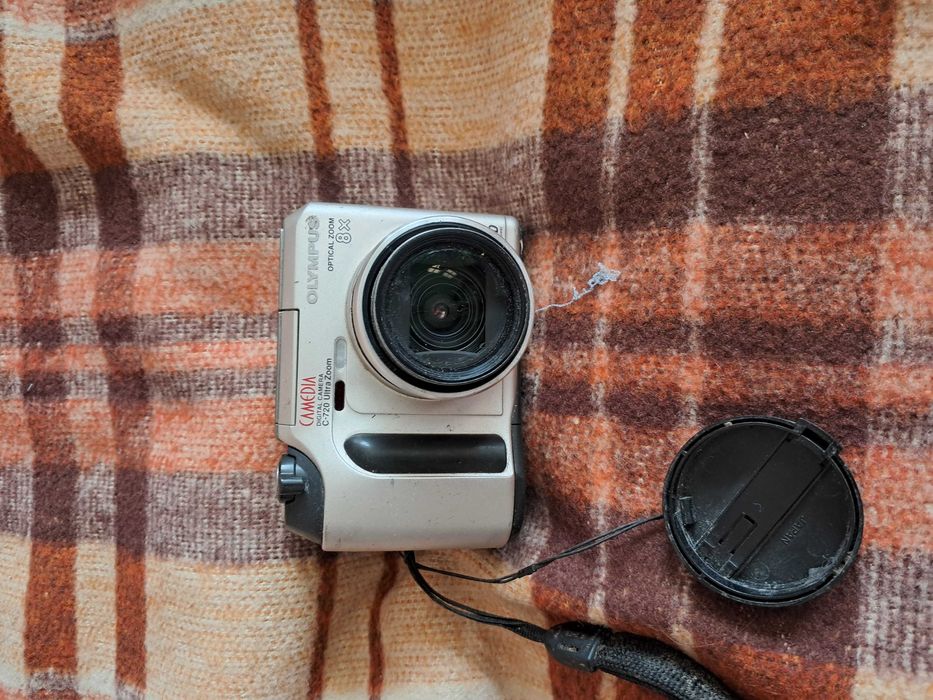 aparat fotograficzny Olympus Camedia C-720 Ultra Zoom.