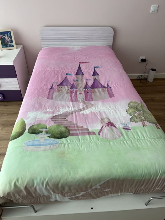 Cama de solteiro , colchão e edredão