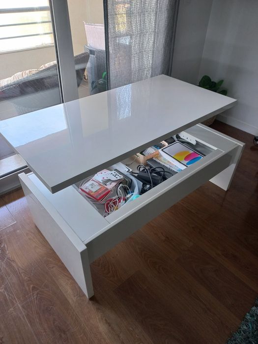 Mesa de centro com arrumação