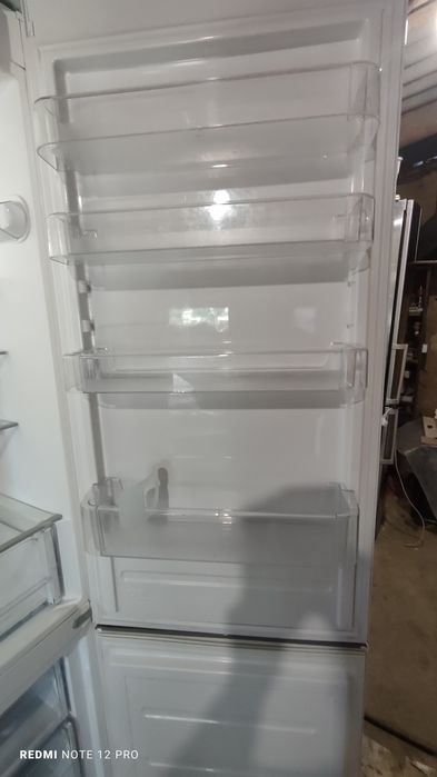 Холодильник Indesit No Frost, высота 200 см в отличном рабочем состоян