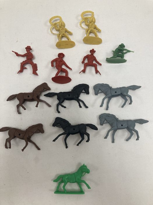 Brinquedo Conjunto de 13 Figuras Cowboys PVC