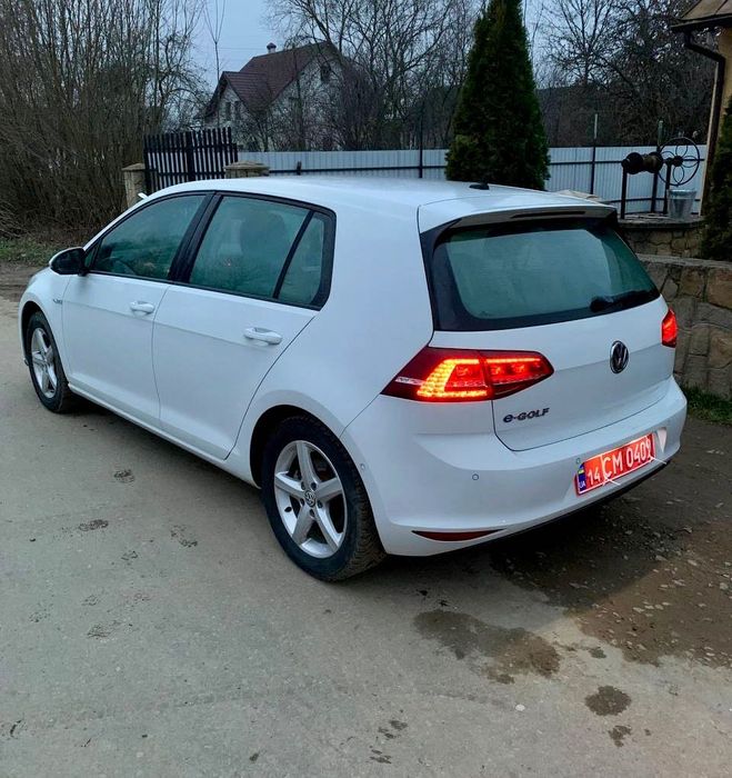 Volkswagen e-Golf 2015 • Електро