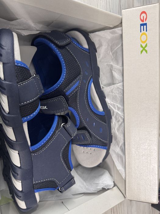 Продам босоніжки Geox 36р