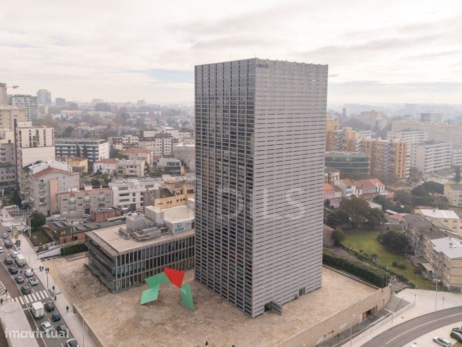 Escritório para arrendar, no Edifício Burgo, Boavista, Porto