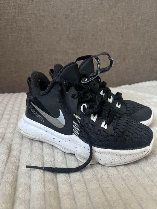 nike lebron 19 - купити чоловіче взуття - Ціна на OLX.ua