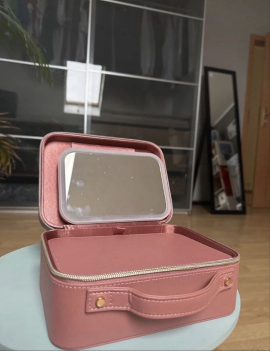 Kosmetyczka z lusterkiem