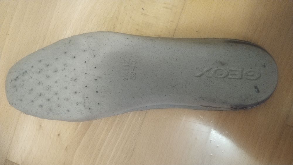 Кросівки жіночі фірми geox