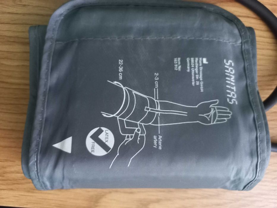 Манжета для електронного тонометра стандартна 22-36см. Нова.