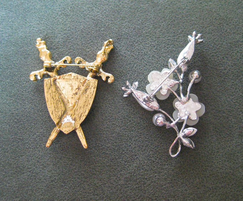 Alfinete / Broche / Pregadeira Escudo Espadas Cruzadas Templarios NOVO