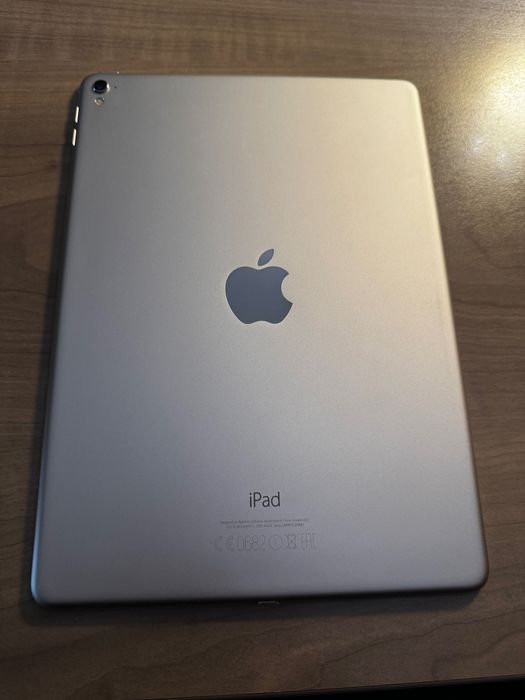 Apple iPad Pro 9,7" ,Ecrã Retina, Prateado, 256 GB, como novo.