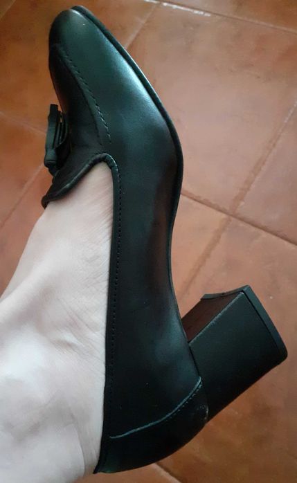 Sapatos pele pretos clássicos Tapadas 37