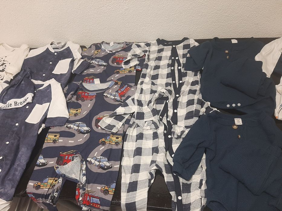 Pijamas e roupinhas interiores bebé gémeos 0-12 meses