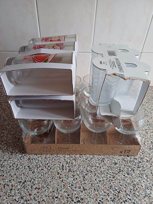 Lote de copos novos embalados