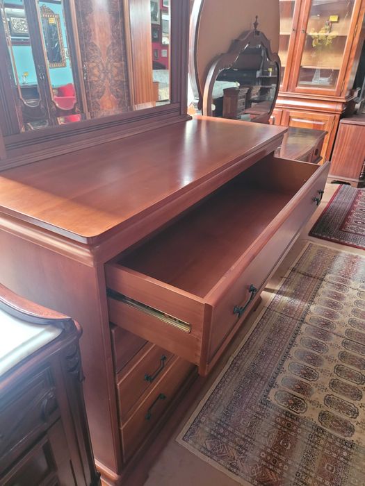 Grande cómoda em madeira maciça com espelho - Sem m