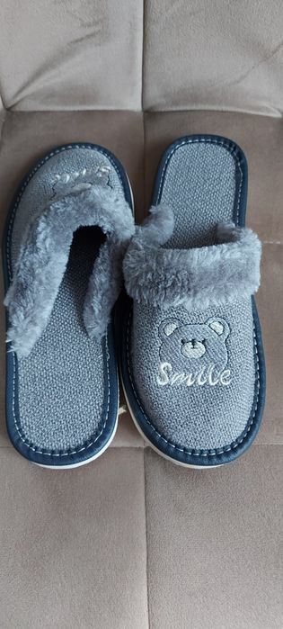 Damskie- kapcie nowe