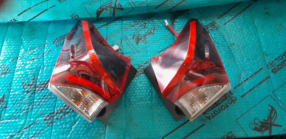 Lampa tylna tyl prawa  TOYOTA AURIS II LIFT kombi HB IDEALNA