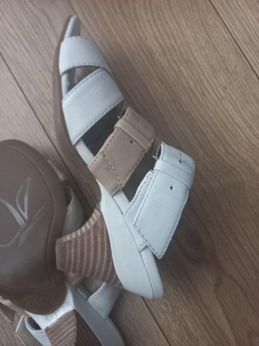 Caprice klapki 36   3,5 buty sandały