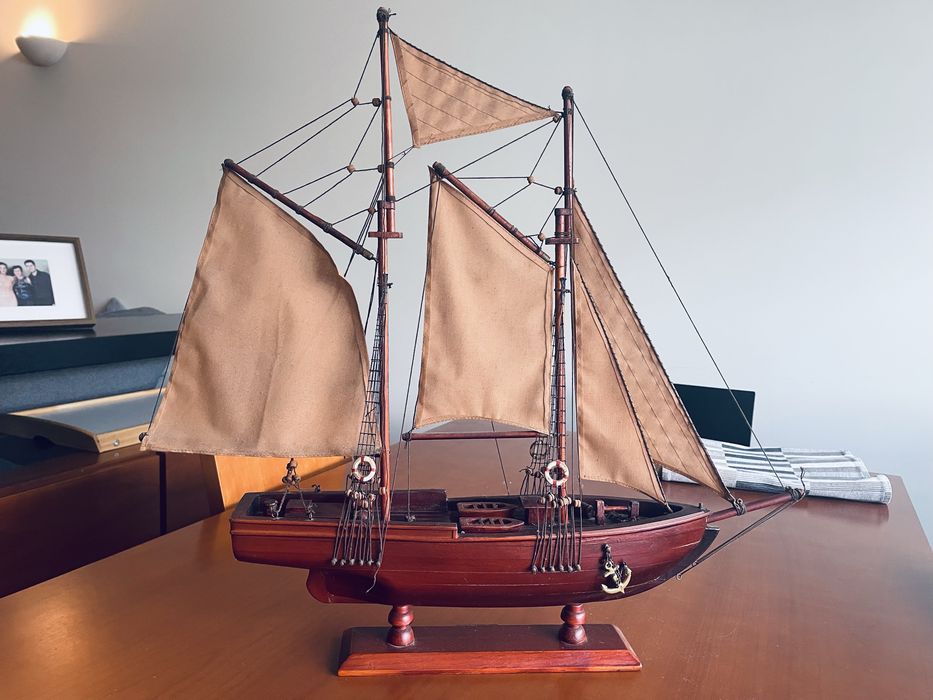 Modelo barco madeira