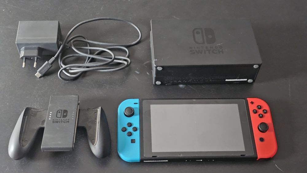 Nintendo Switch (como nova)