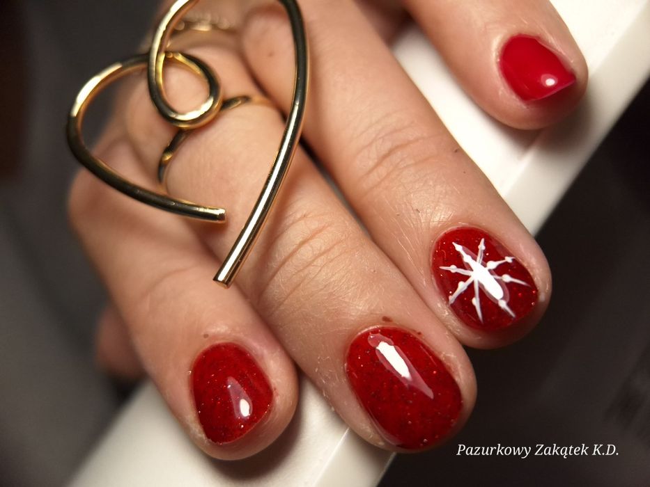 Stylizacja Paznokci "Pazurkowy Zakątek"