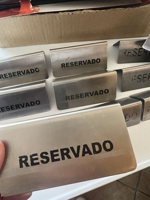 11 Placas “RESERVADO” em inox – conjunto de 11 unidades