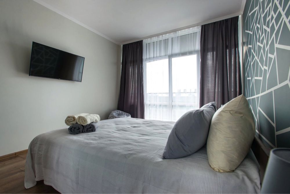 Житло квартира подобово центр новобудова парковка  з балконом АВАЛОН !