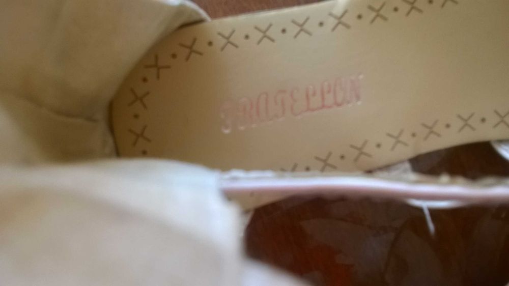 Sandałki dla dziewczynki rozm . 33.