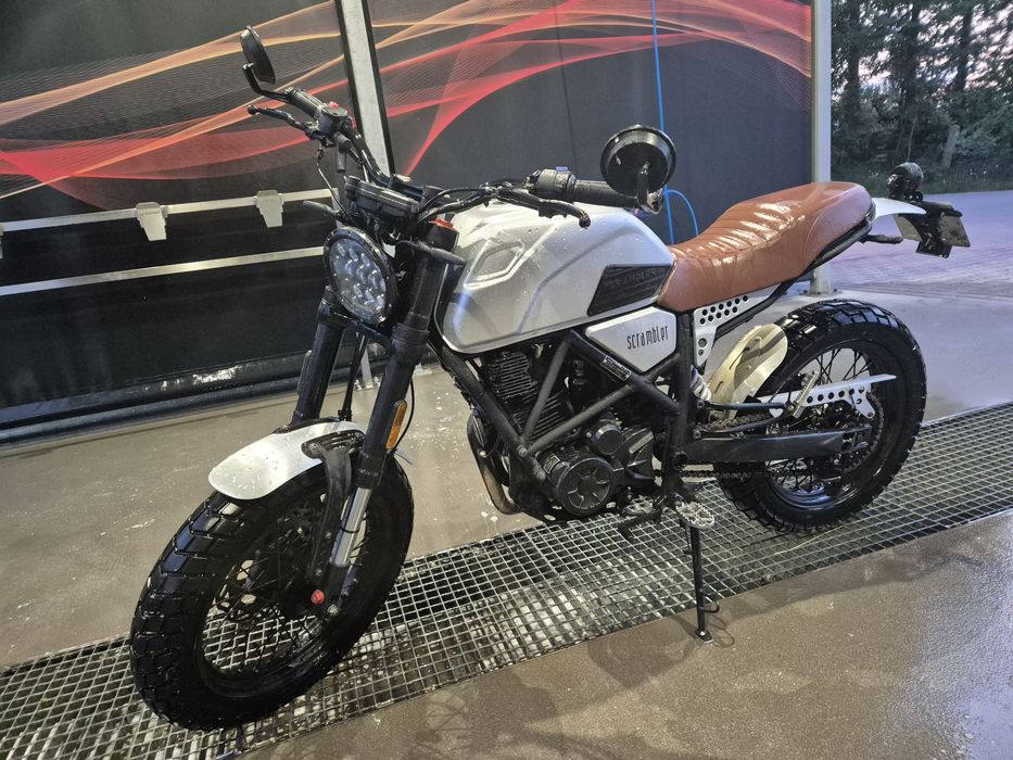 Zipp scrambler 125