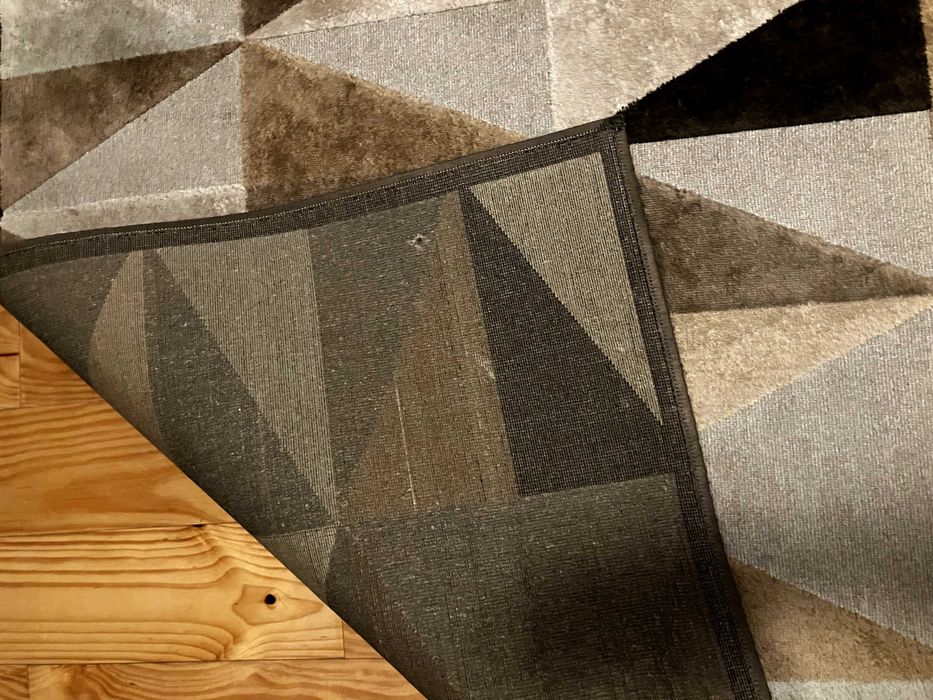 Triangle Rug64737843135361125
