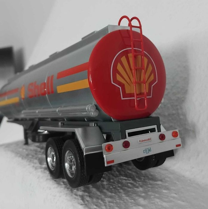 Camião Peterbilt 359 «SHELL», 1970. 25€.   Vendo miniaturas da minha coleção 1/43.