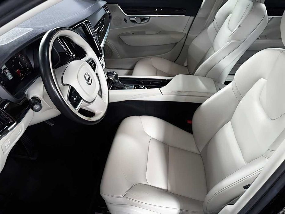 Volvo S90      2020