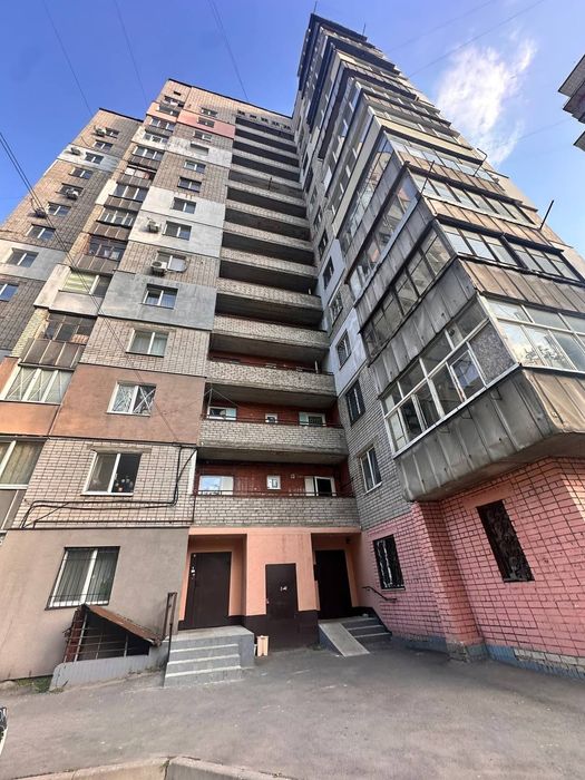 Термiново продам 3 кiм квартиру на ж/м Тополь-3 будинок 19
