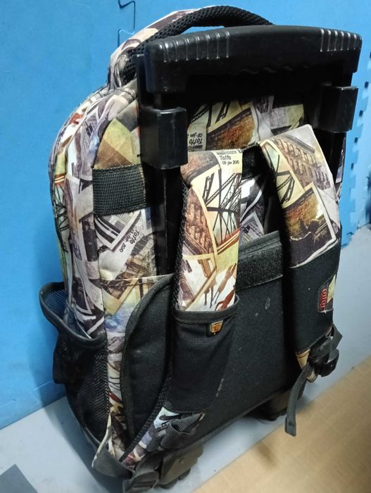 Mochila escolar TOTTO com trolley e rodas – resistente e funcional