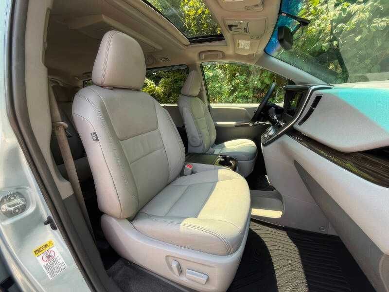 2015 Toyota Sienna XLE Premium 8-Passenger