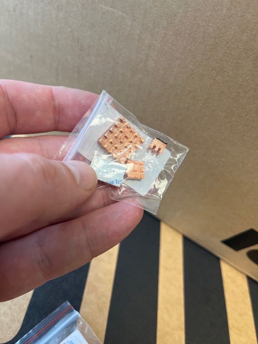 Radiatory z klejem termo do Raspberry Pi 4