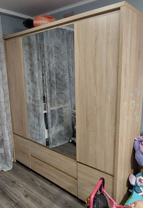 Набір меблів та полиць