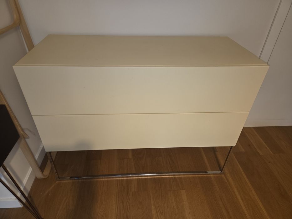 Cómoda de 2 gavetas com pés inox, lac. Mate beije