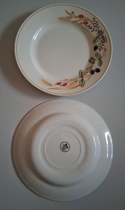Prato Raso Churchill England - VINTAGE