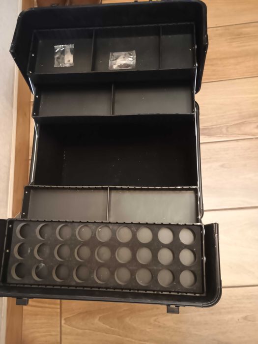 kufer na kosmetyki - czarny i okucia czarne