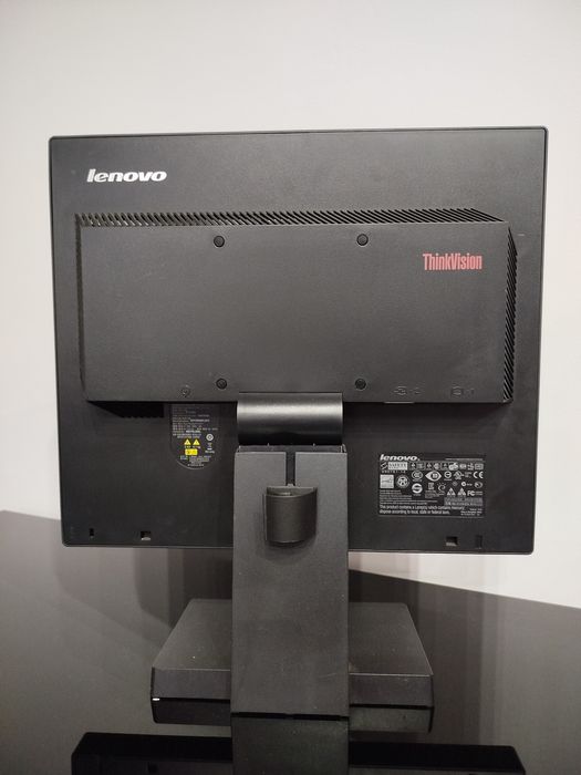 Monitor LCD  do komputera Lenovo model: L1117Pc