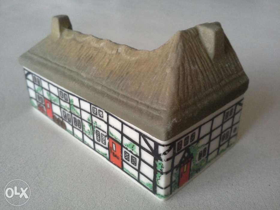 Várias miniaturas em porcelana inglesa
