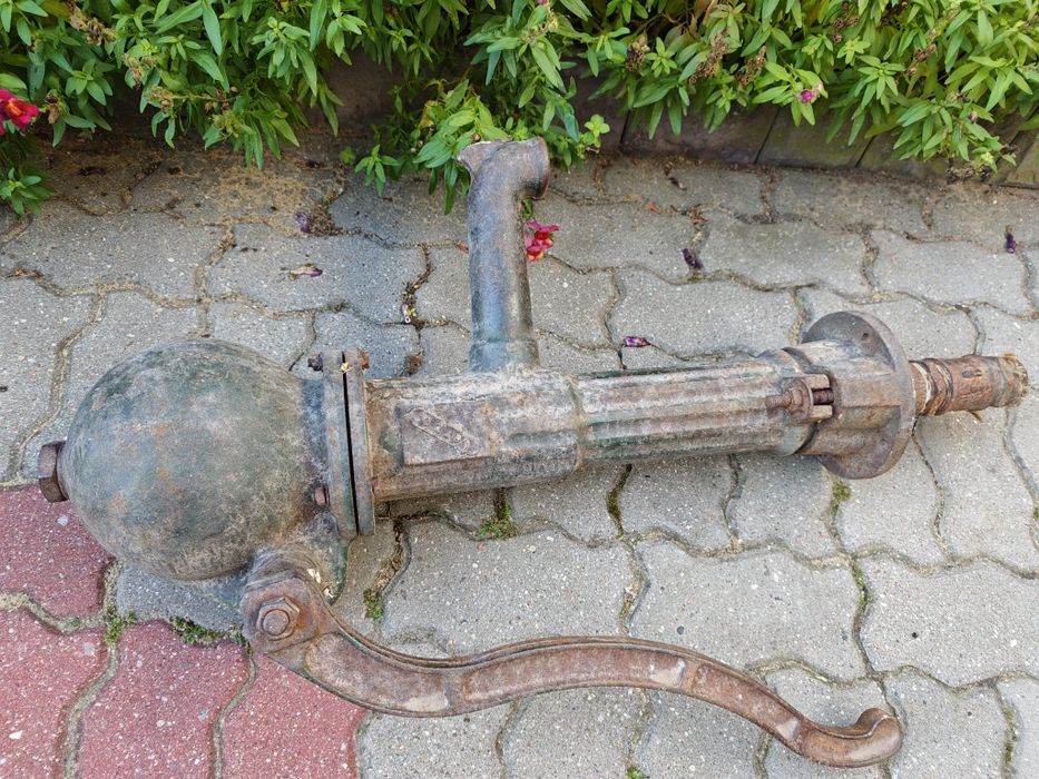Żeliwna pompa do wody